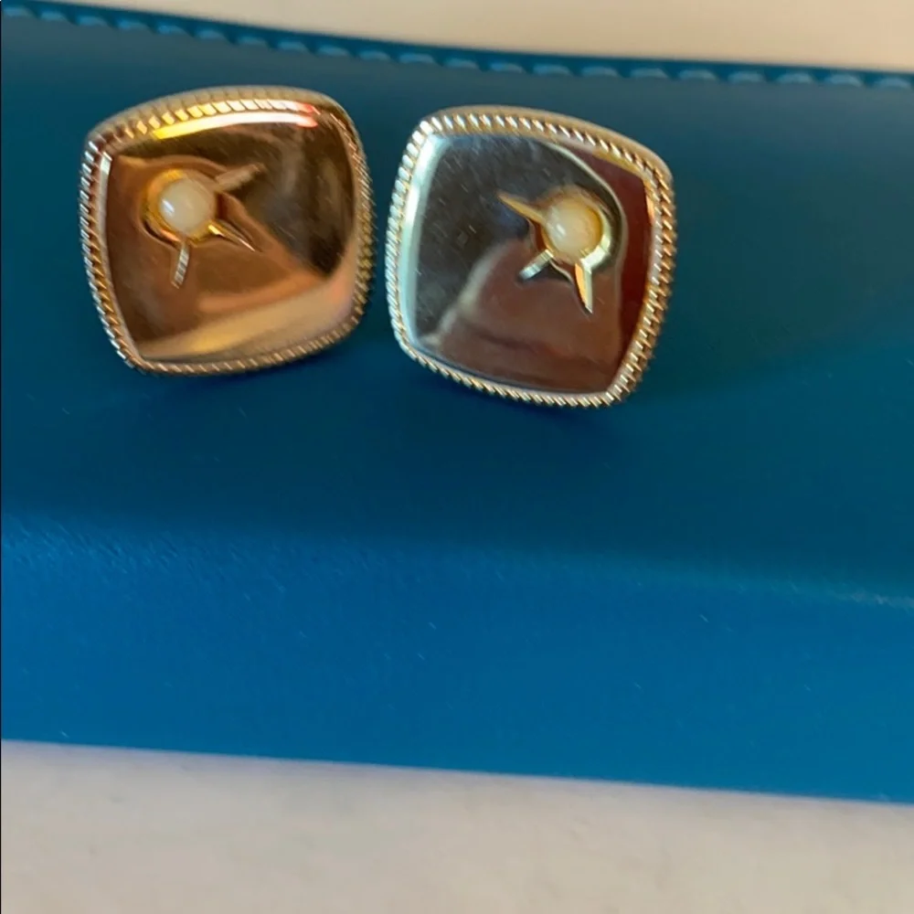 Vintage Gold Tone Faux Pearl Cuff Links